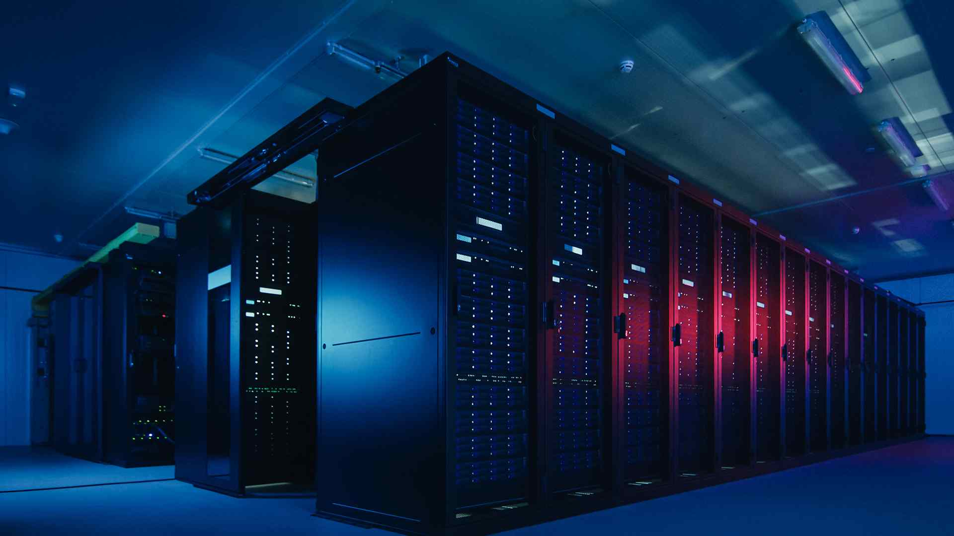 无服务器与Rust技术的结合探讨，展示了它们在现代软件开发中的重要性与创新潜力，反映出行业对效率与安全的追求。