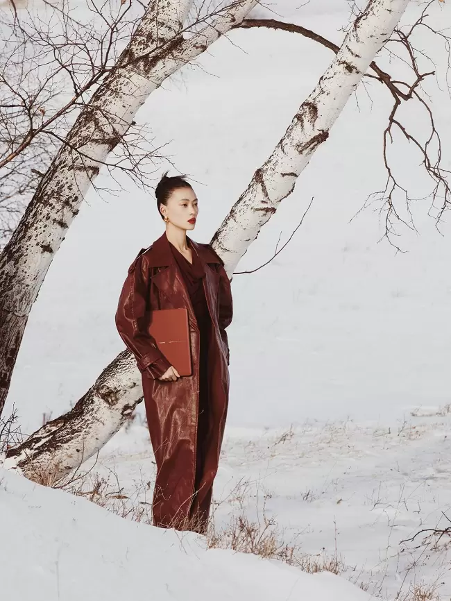 瑞红映雪,科技成诗:华为MateBook Fold非凡大师年末美学与实力双绝(图1) 瑞红映雪,科技成诗:华为MateBook Fold非凡大师年末美学与实力双绝(图1)