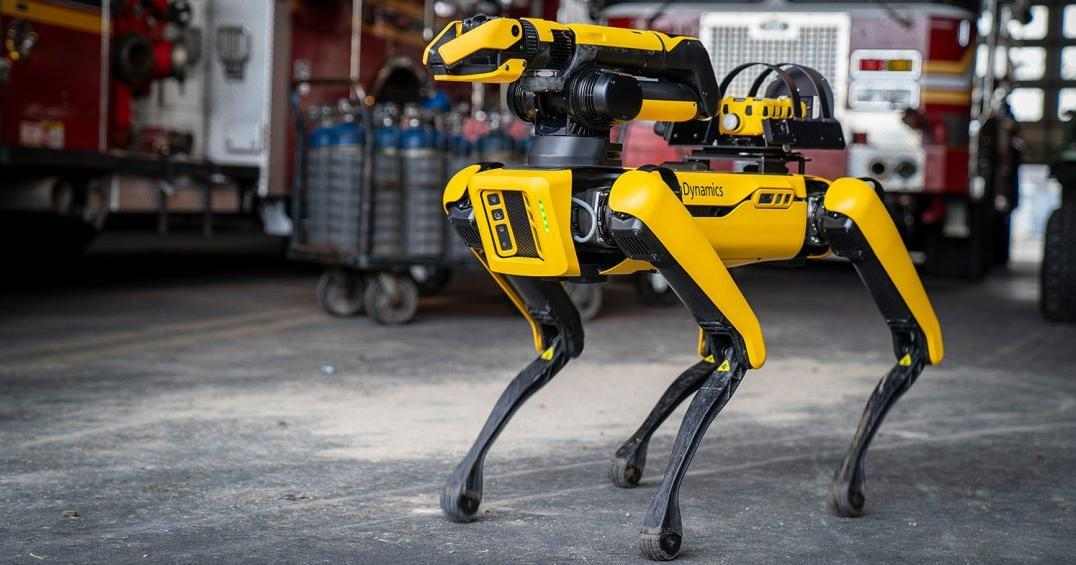 CES 2026前瞻:AI长出“肉身”,重做一切硬件?(图4) CES 2026前瞻:AI长出“肉身”,重做一切硬件?(图4)
