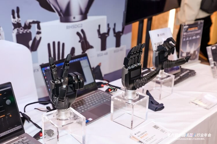 这款灵巧手竟比人手更轻盈，它如何让人形机器人走向现实？(图6)